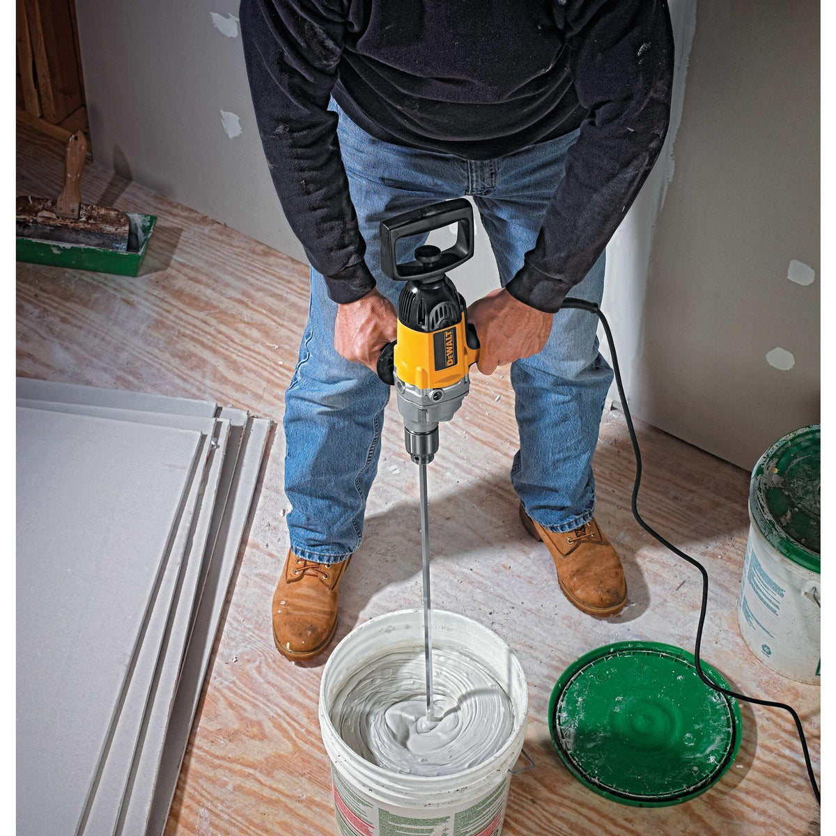 DEWALT DW130V lightweight design reducing fatigue on job sites