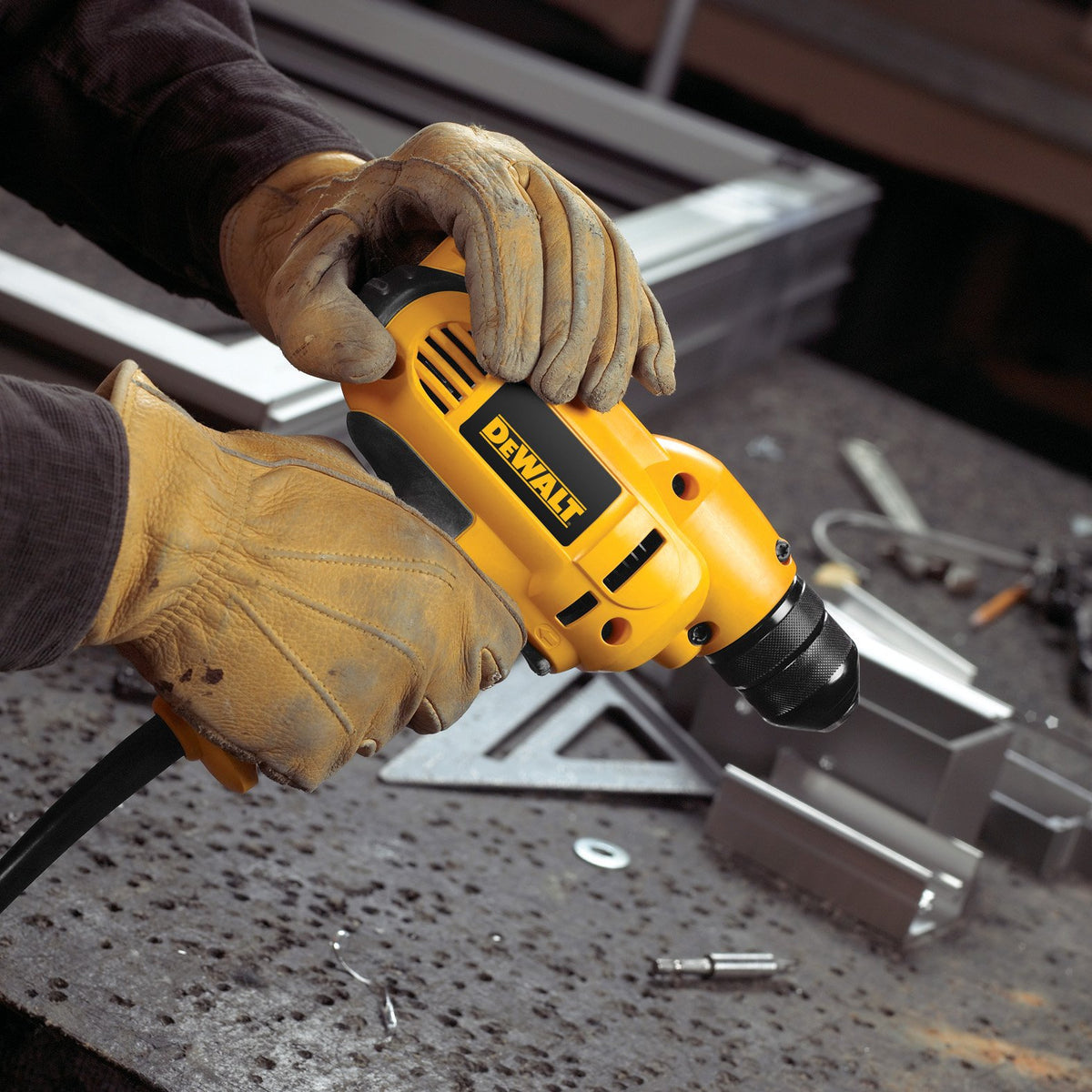 DEWALT DWD115K ball bearing construction boosts durability and tool life.