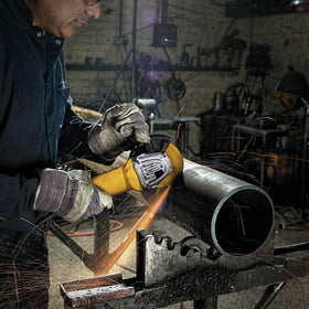 DEWALT DWE402 Top-mounted spindle lock enables deeper cuts with durability