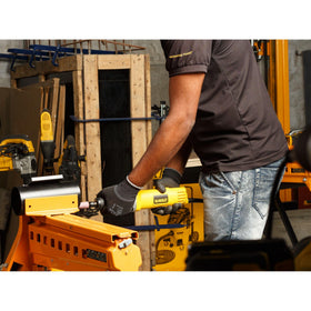 Compact 1-1/2-inch head enables access in tight spaces.