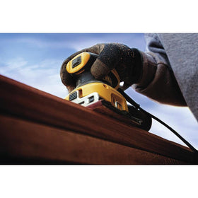 DEWALT DWE6411 compact height enables closer access to work surfaces.