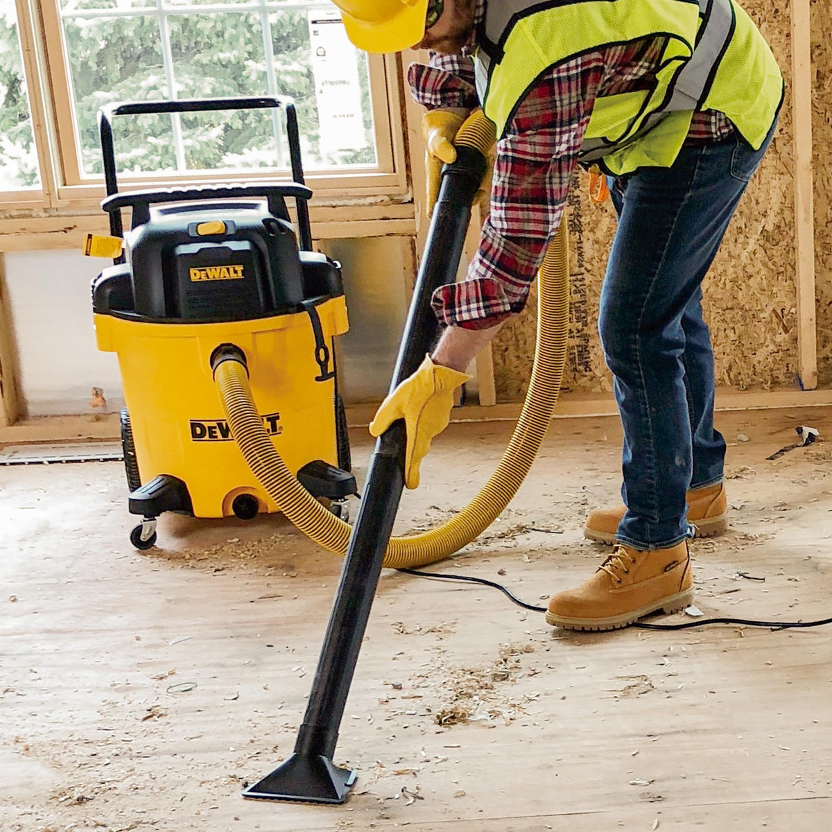 DEWALT DXV16PA 20-ft cord lets you reach distant work areas.