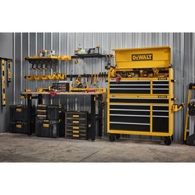 DEWALT finished seam along the rail edge reduces snag hazards.