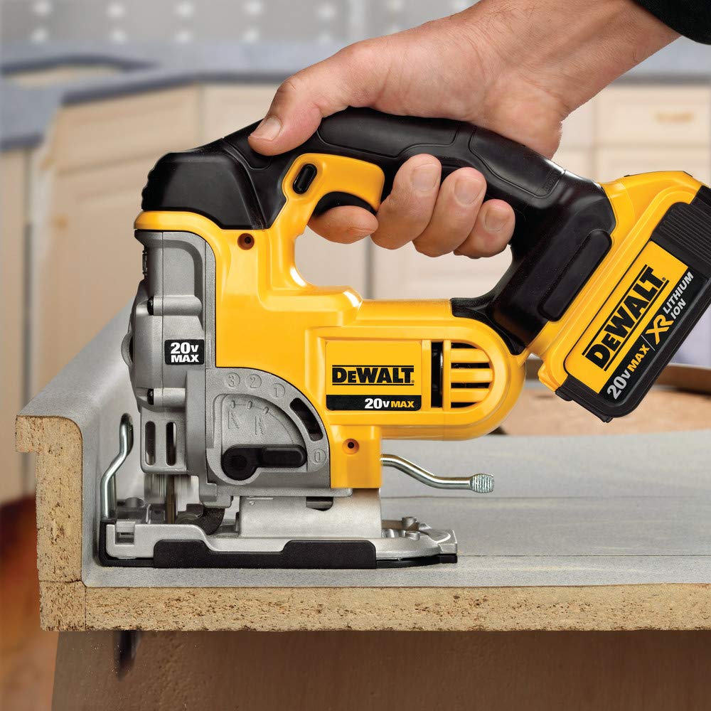 DEWALT anti-slip grip enhances comfort and control during cuts