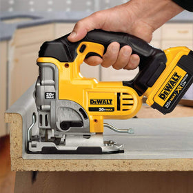 DEWALT anti-slip grip enhances comfort and control during cuts