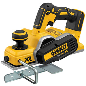 Edge chamfer groove on DEWALT DCP580B enables clean chamfered edges in one pass.