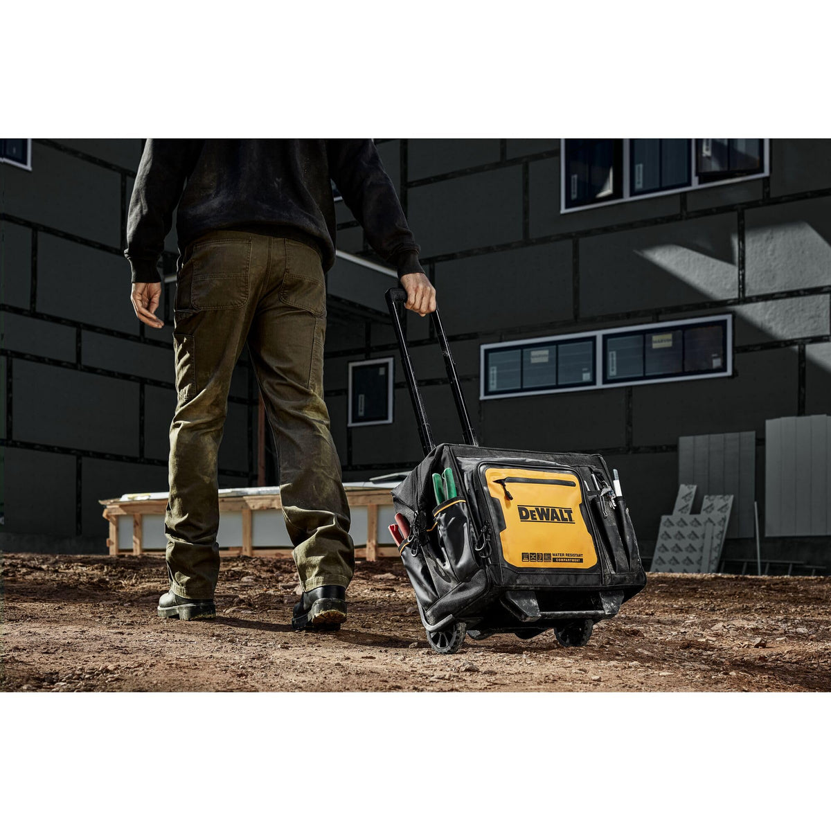 DEWALT quick-close zipper design speeds tool retrieval.