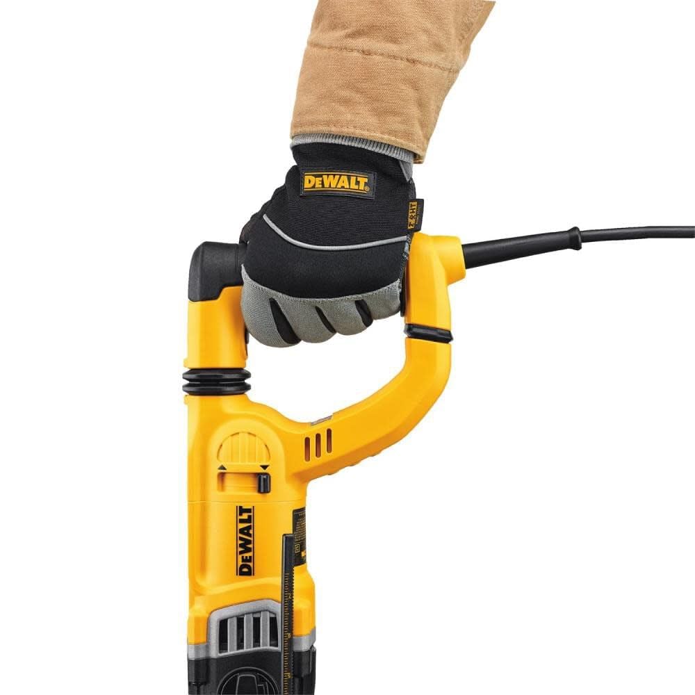 DEWALT D25263K dust-extraction compatibility supports cleaner work sites