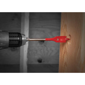 Diablo SPEEDemon spade bit set chip evacuation in action reduces clogging.
