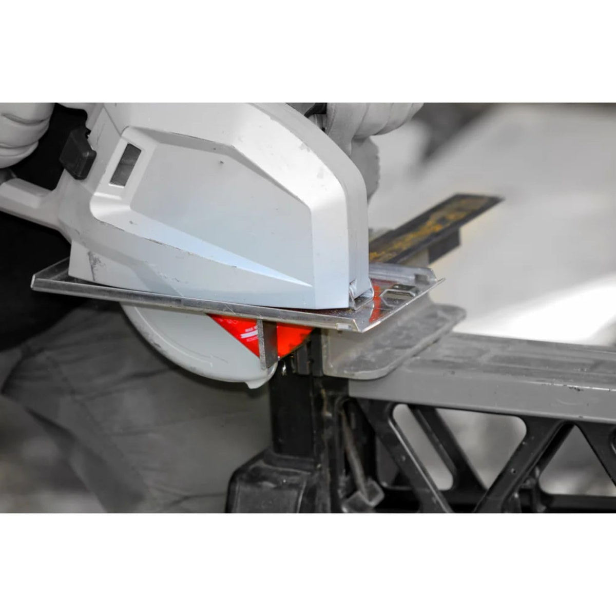 Diablo Steel Demon Cermet II supports 4300 RPM for robust metal cutting.
