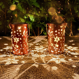 DIBIEECN IP65 waterproof lantern glows through light rain.