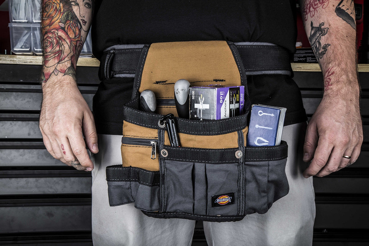 Dickies adjustable belt distributes weight for all-day comfortable wear.