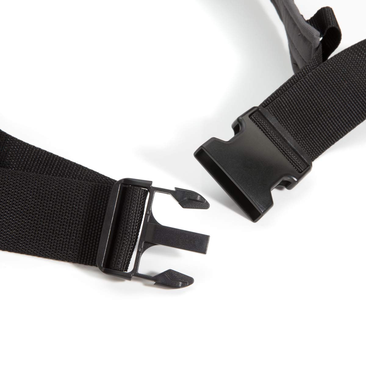 Dickies belt features a zippered pocket to secure valuables while working.