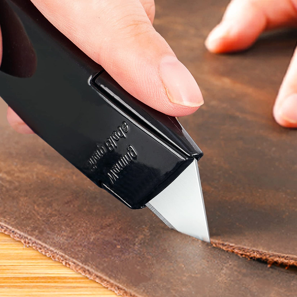 DIYSELF SK5 steel blade offers high hardness and wear resistance