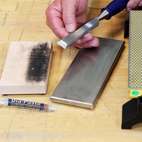Precise angle control with DMT Dia-Paste improves edge quality.