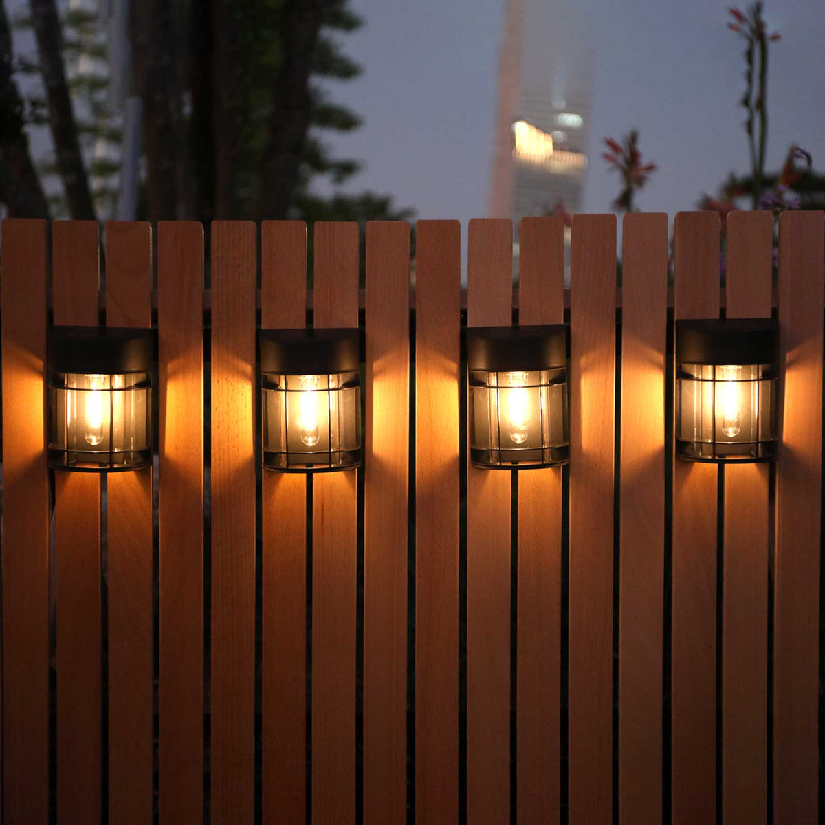 DOESLAG solar fence light with waterproof ABS for all-weather use
