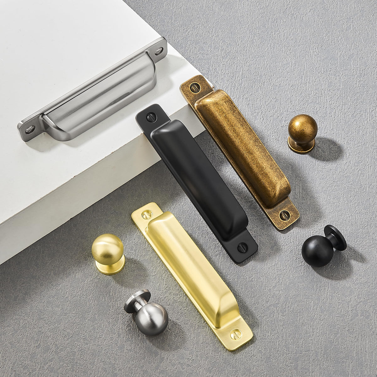 Dosoye ball knob antique brass installation uses standard hardware for quick upgrades.