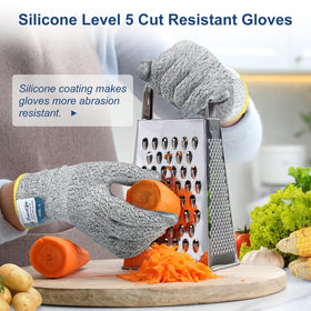 Dowellife waterproof gloves demonstrating a secure grip on slippery fish
