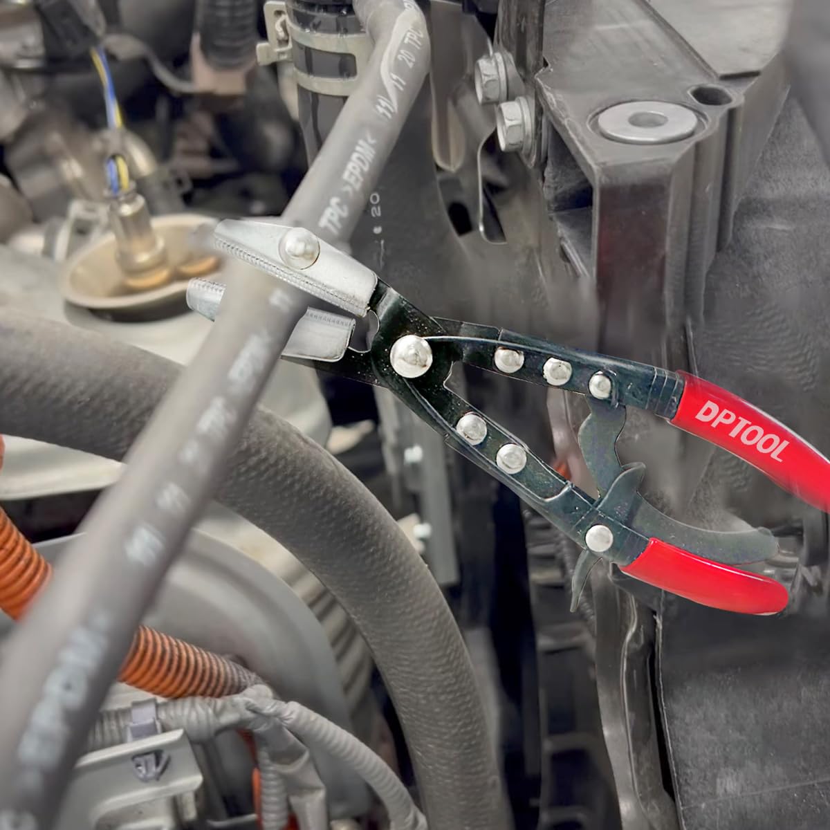 DPTOOL cushioned grip handles improve comfort during use