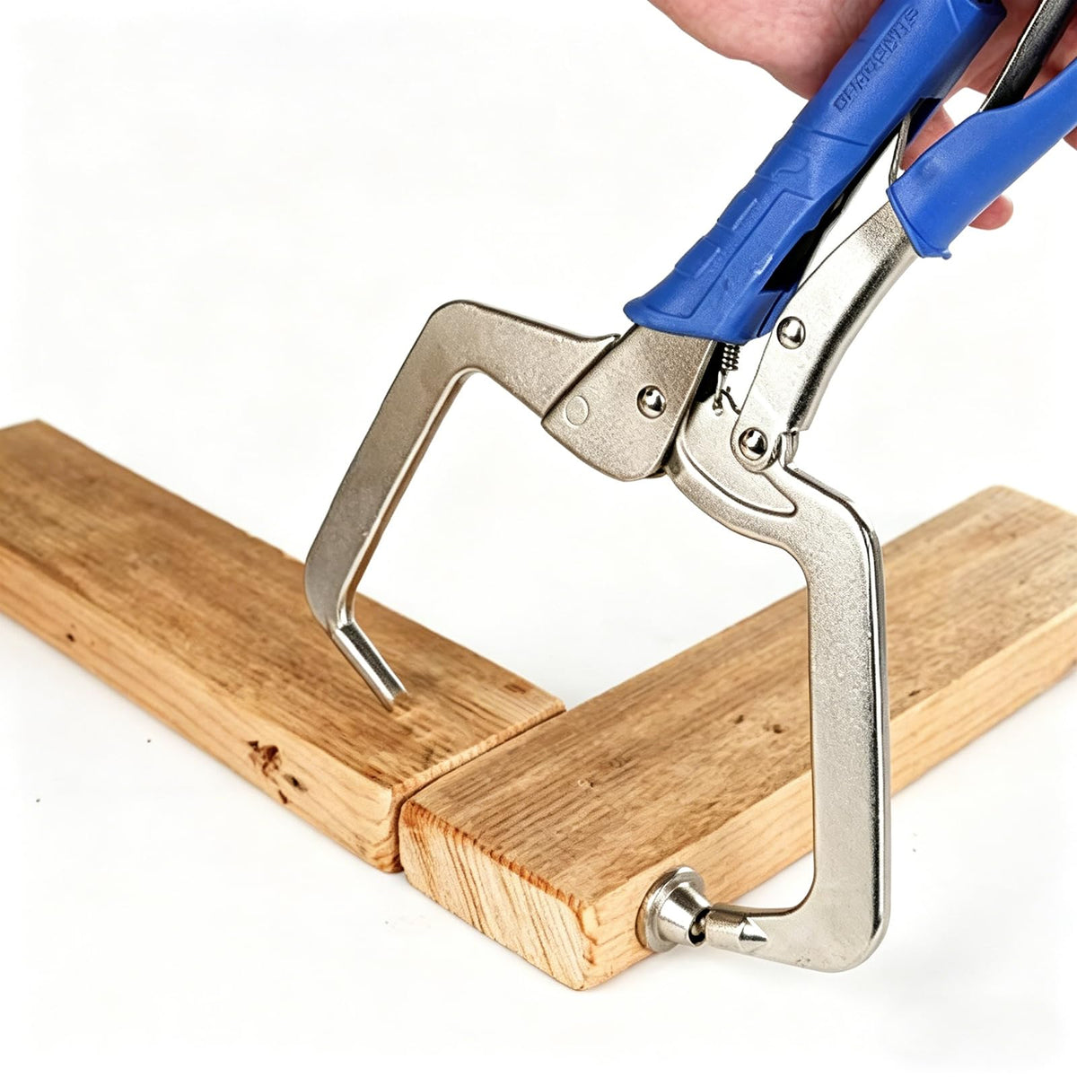 DRAGONITE adjustable jaw capacity enables one-handed setup for different workpieces