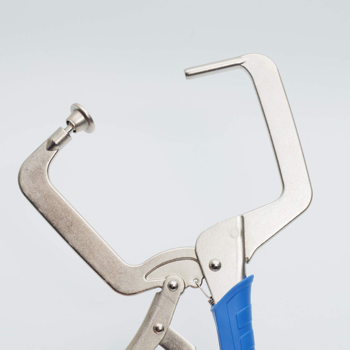 DRAGONITE one-handed operation demonstrated for quick clamps mid-project