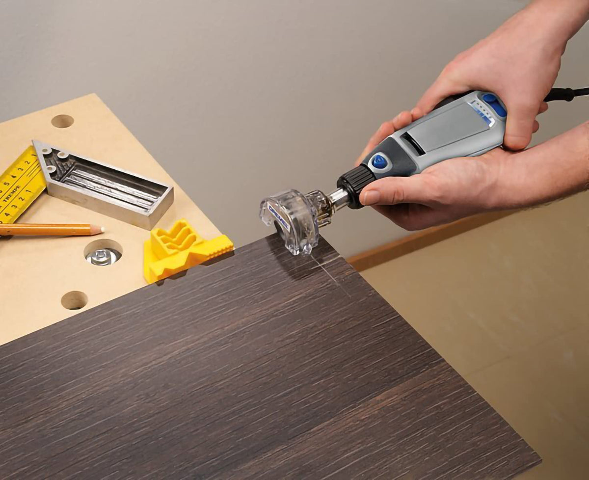 Dremel 670 Mini Saw has clear housing for improved visibility during work.
