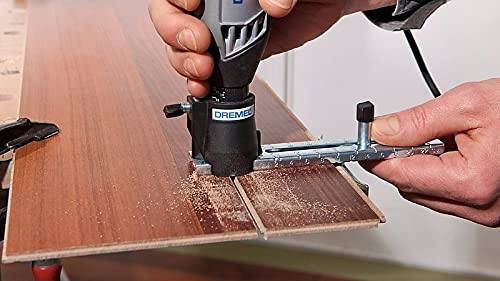 Dremel 678 kit contents include guide and circle cutter.