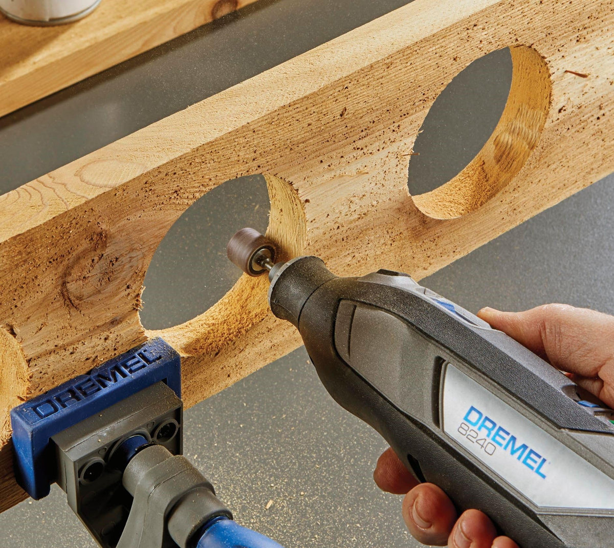 Dremel 8240 LED battery life indicator shows remaining power