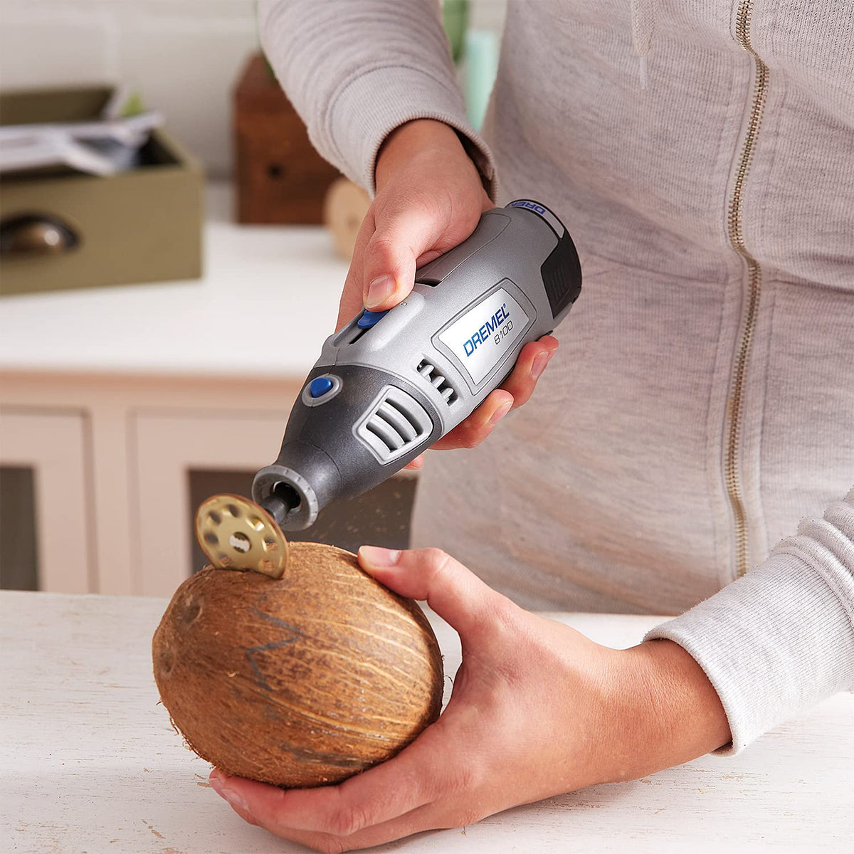 Dremel EZ544 cuts hardwood pieces efficiently.