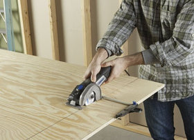 Dremel US500-01 Ultra-Saw in action cutting wood efficiently