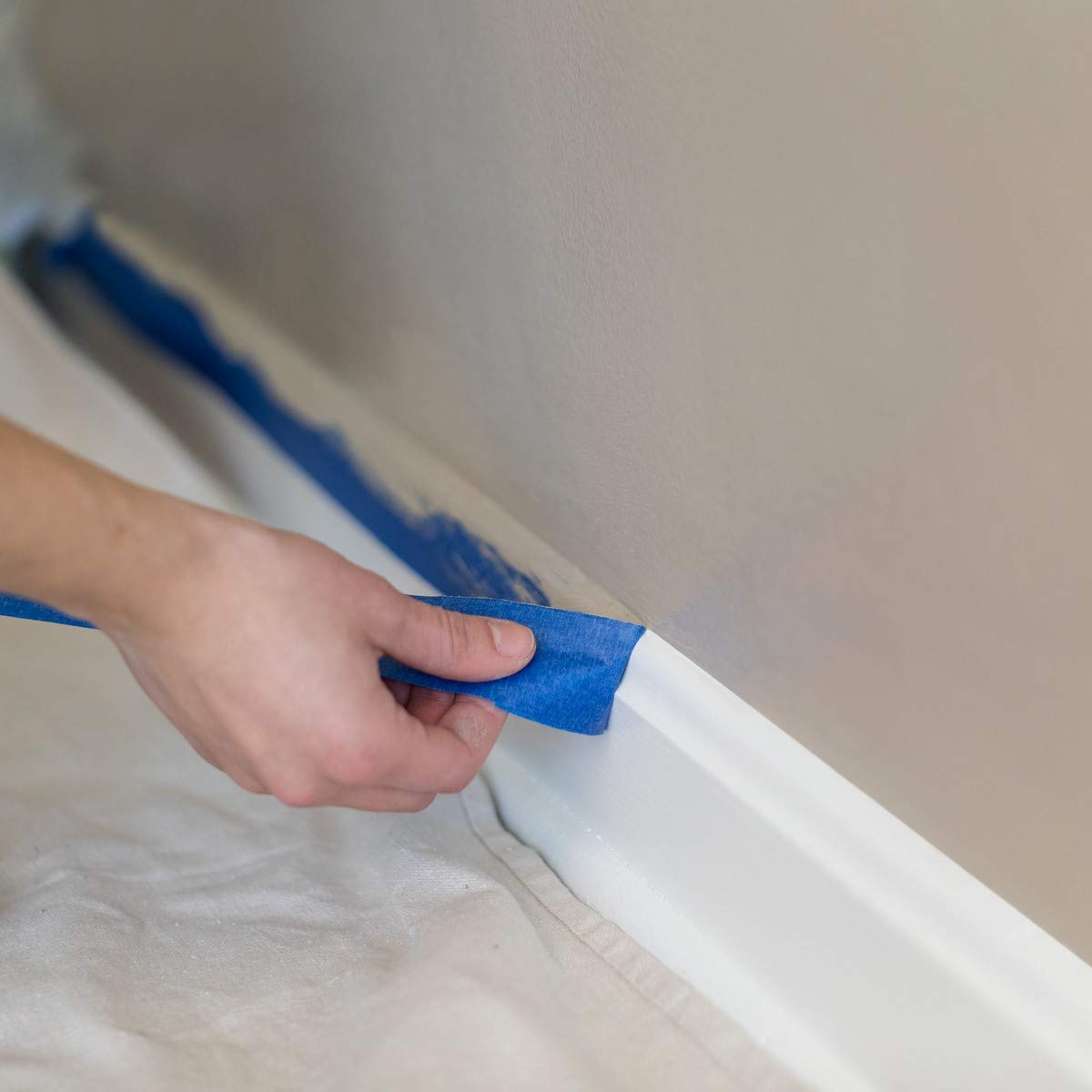 Duck Clean Release with UV-resistant backing for indoor and outdoor projects