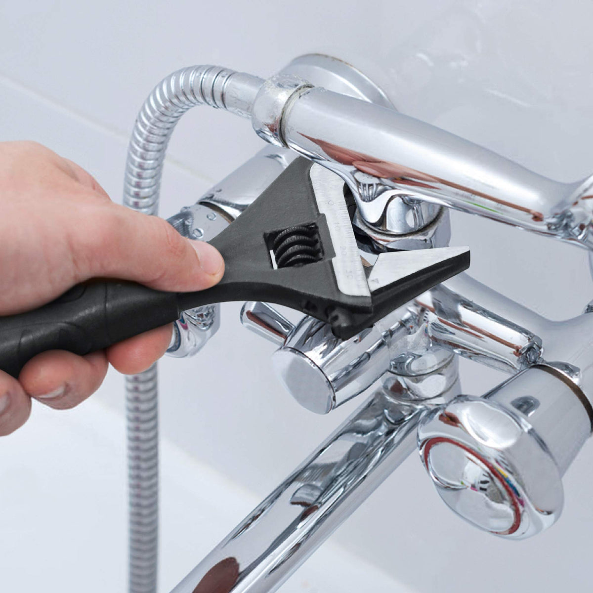 DURATECH black oxide finish resists rust for longer tool life.