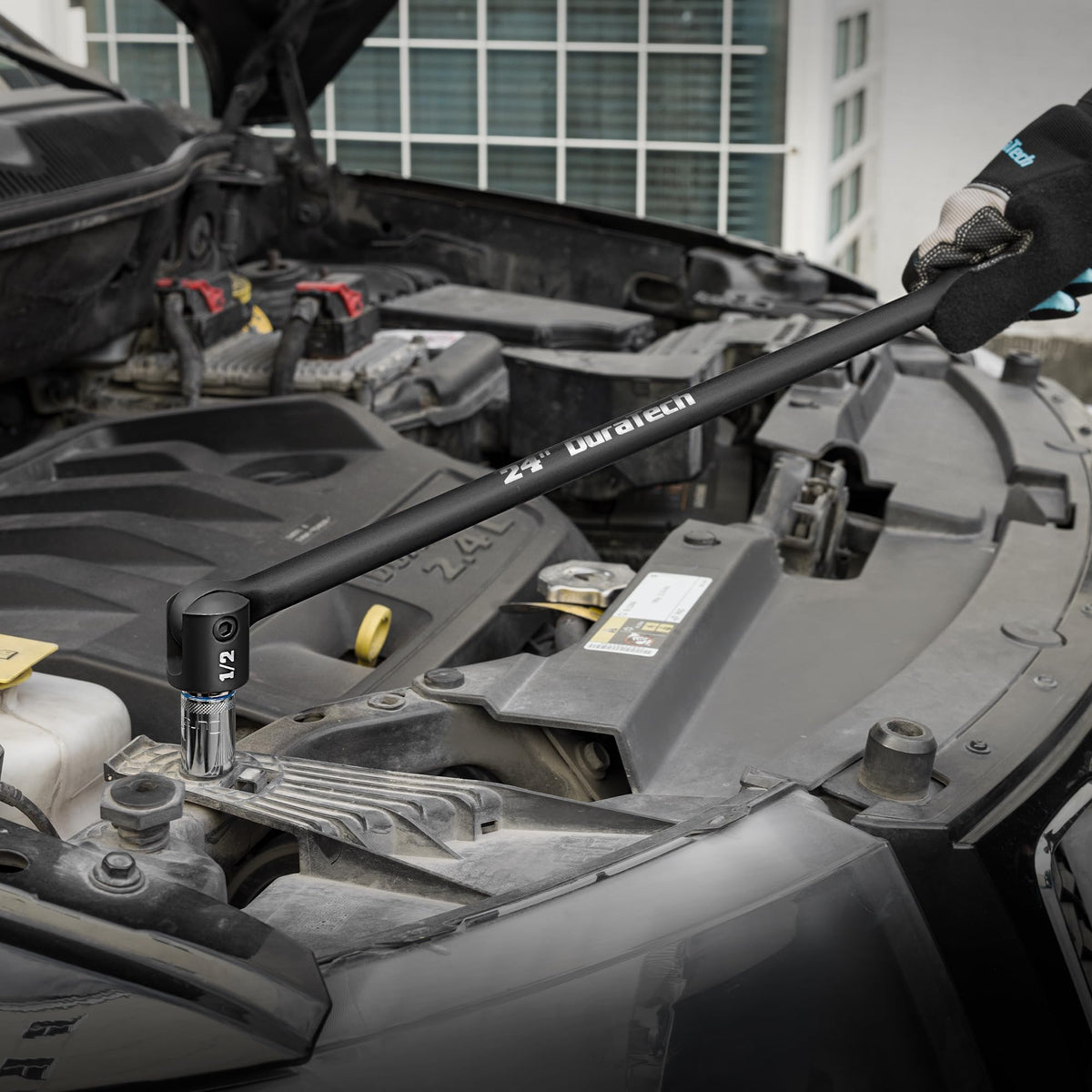 Gives up to 780 Nm torque for stubborn bolts