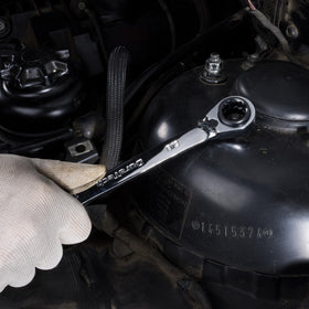 Double reversing lever on each end lets reverse turning without removal