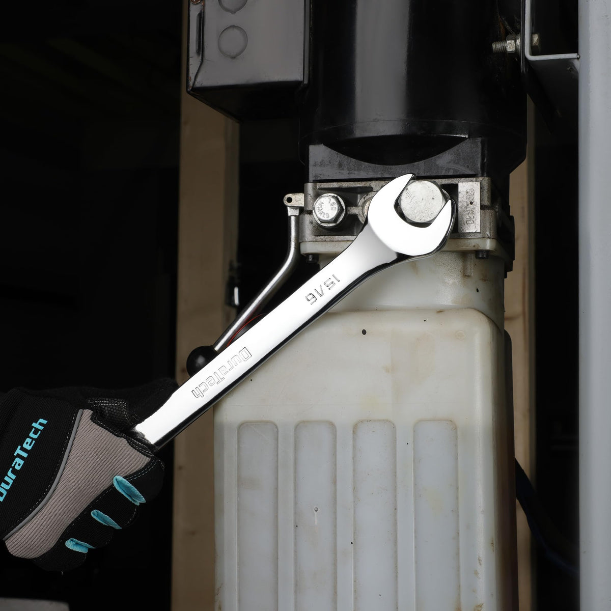 DURATECH mirror-polished finish eases cleaning after tough jobs