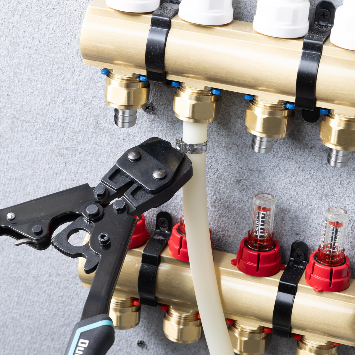 DURATECH ratchet mechanism detail shows smooth release for efficient crimping.