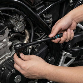 DURATECH tool designed for cramped spaces and precise fastener work