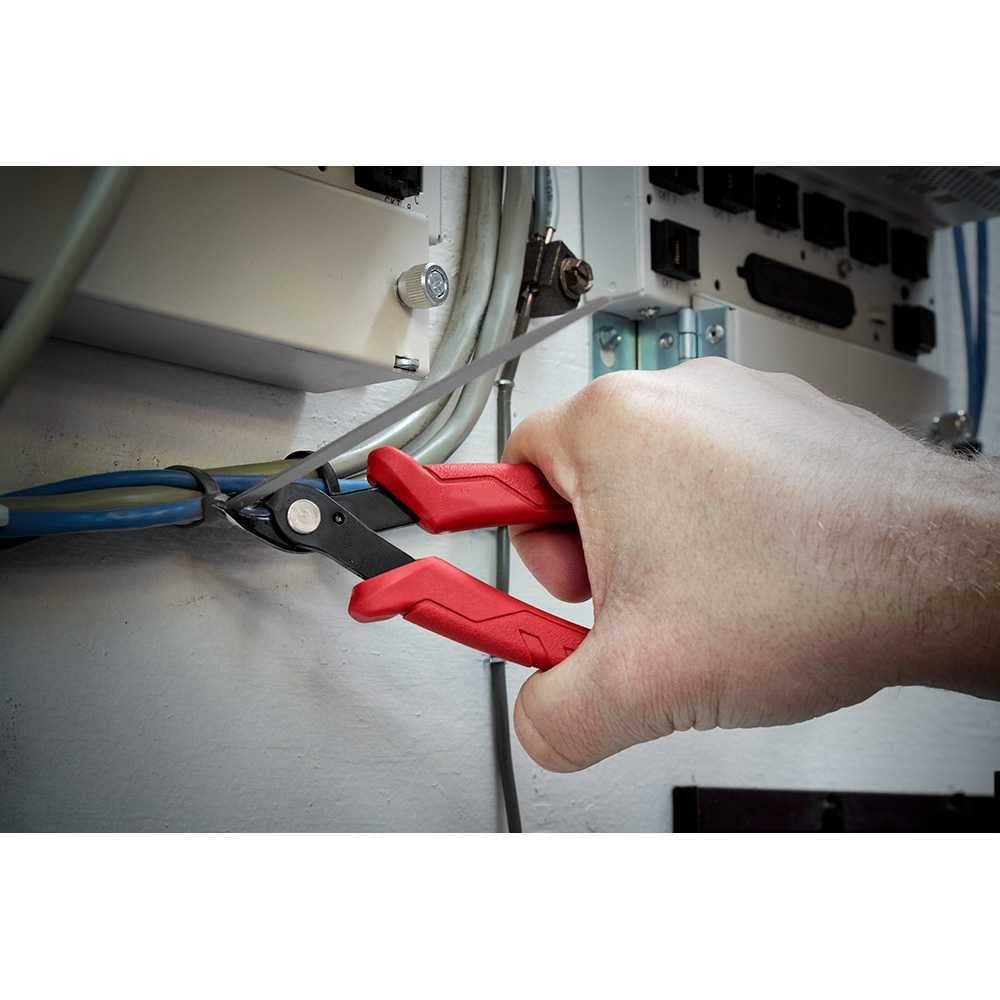 Diagonal cutter close-up highlighting blade length of 0.8125 inches.