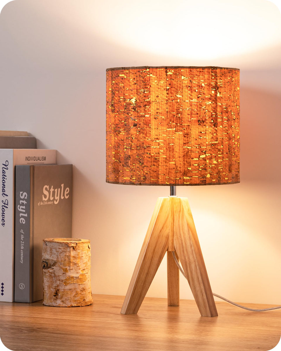 EDISHINE small table lamp with wooden tripod, ideal for reading in cozy light.