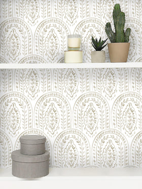 EeeComing self-adhesive wallpaper is easy to peel and reposition.