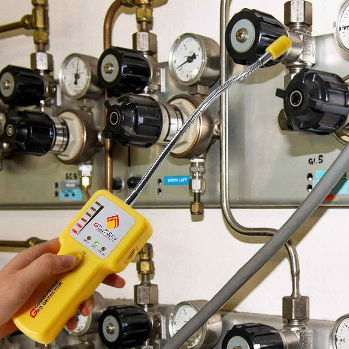 EG Gas Leak Detector visual alarm and LED indicators signal gas presence.