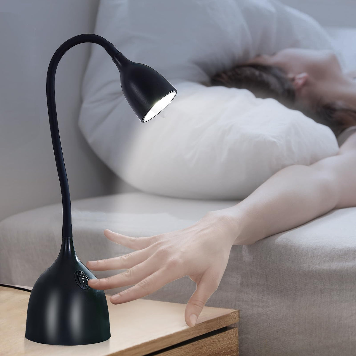 EJIAXIN 5000K light supports focused reading and study.