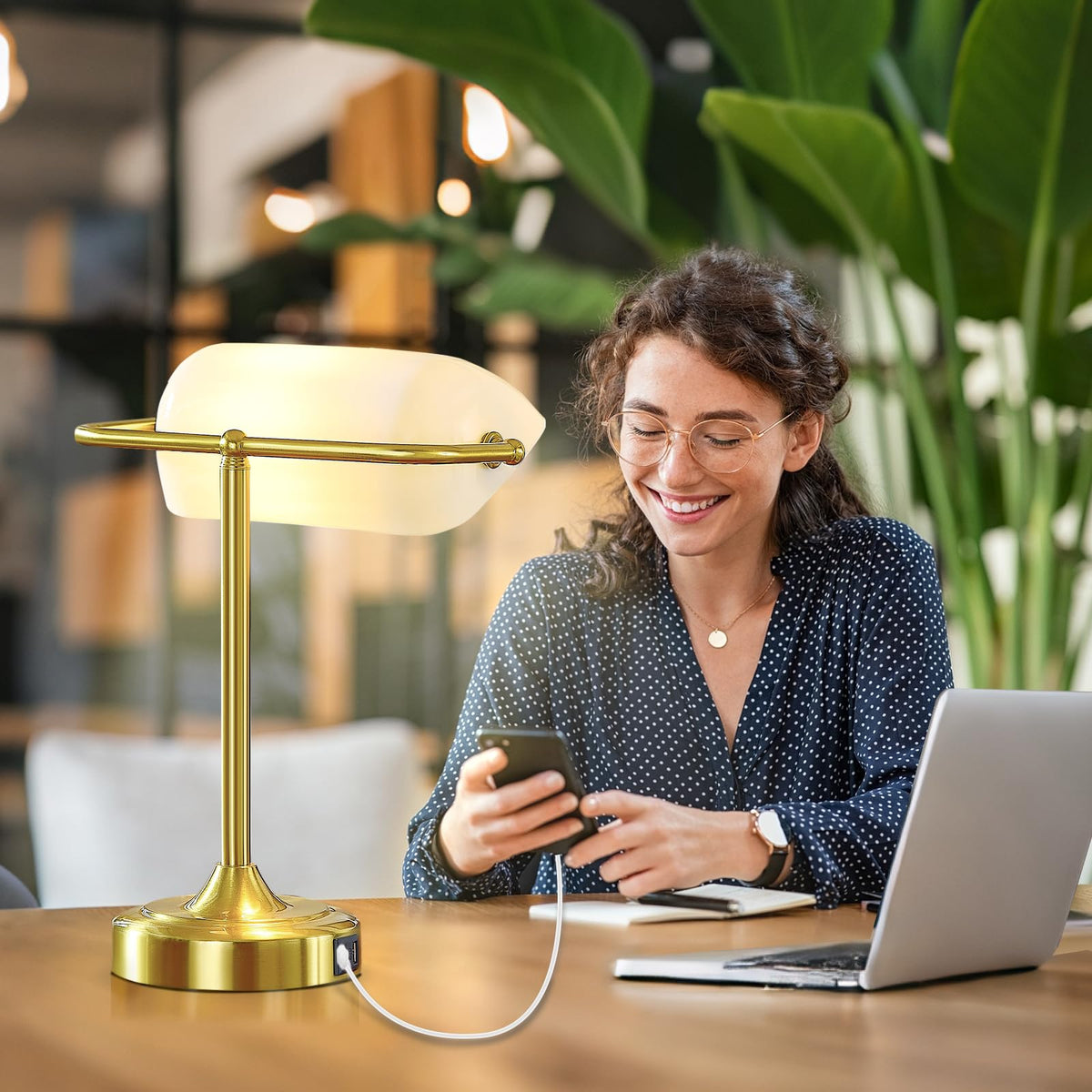 EJIAXIN pull-chain switch adds classic mid-century charm to your workspace.