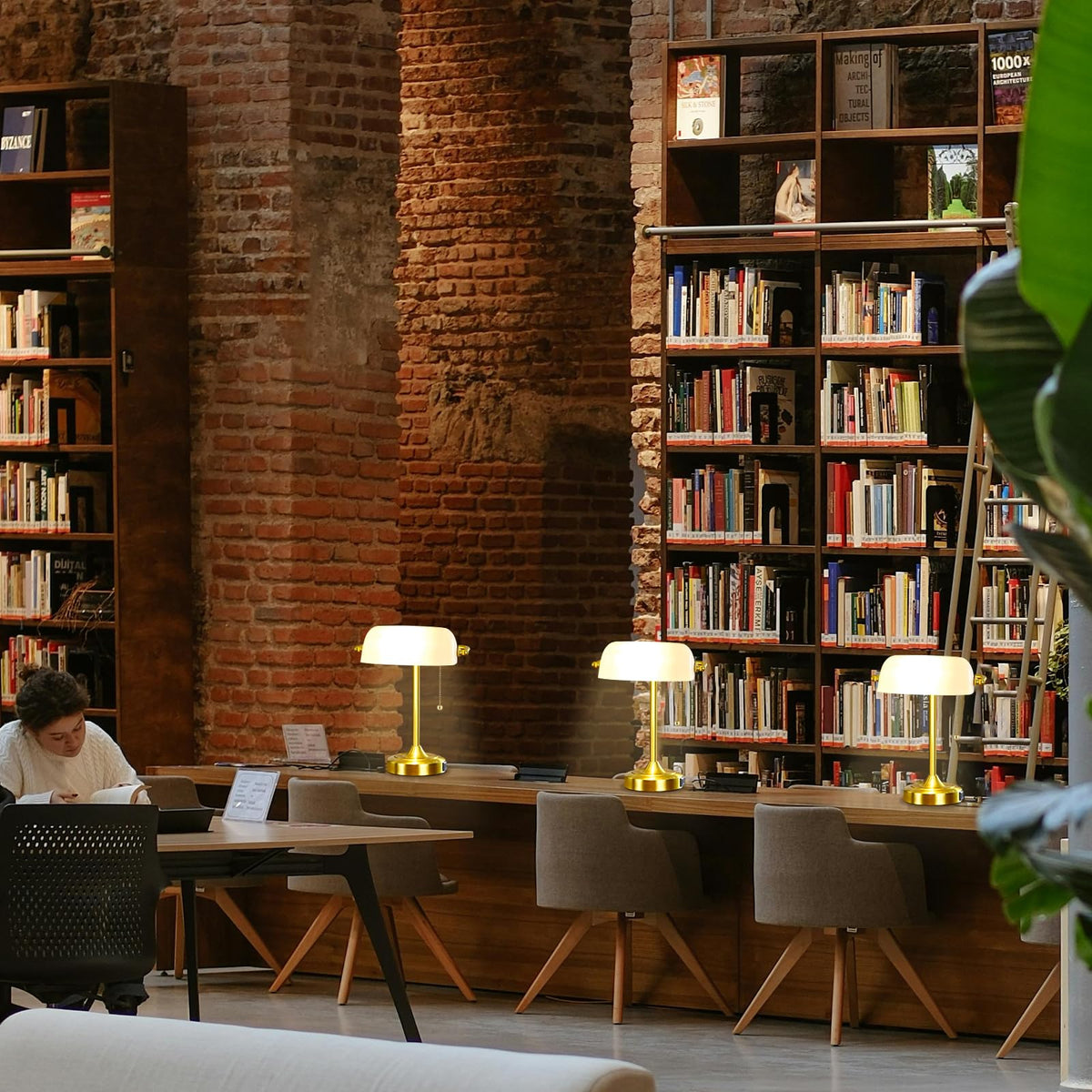 EJIAXIN T45 LED bulb included delivers warm, glare-free light.