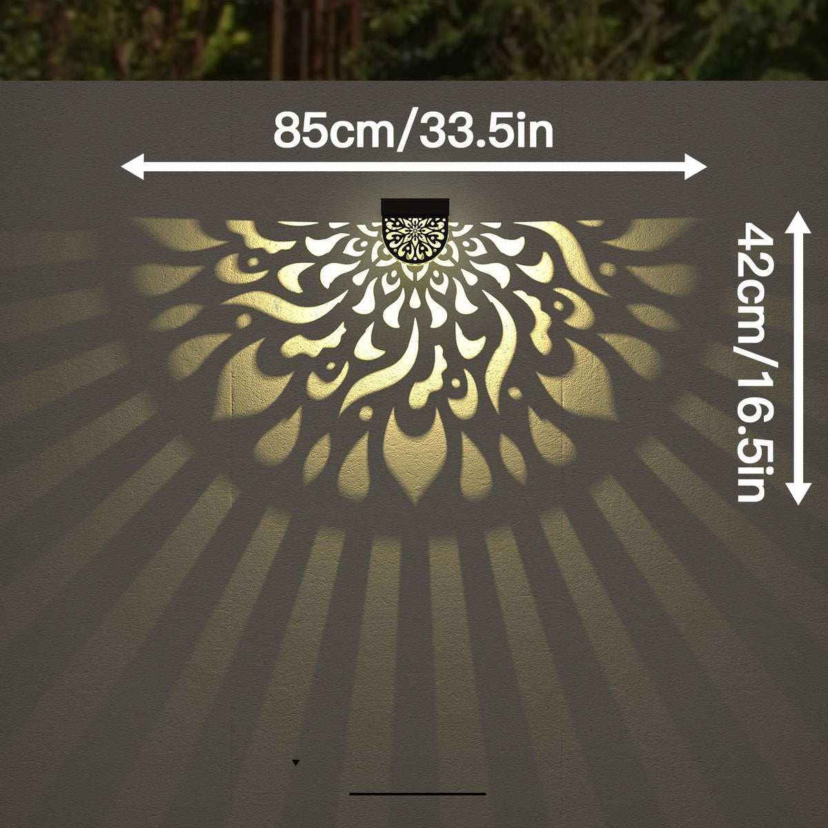 EKQ solar fence lights create garden ambience without wiring