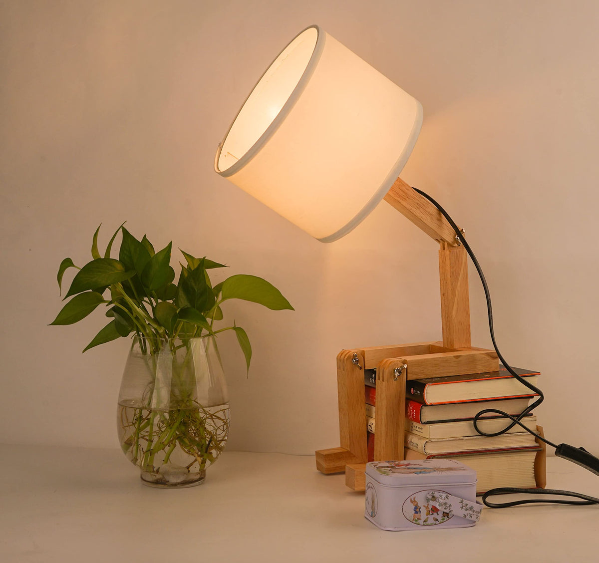 ELINKUME robot lamp wooden arms highlight adjustable posture for versatile desk lighting.