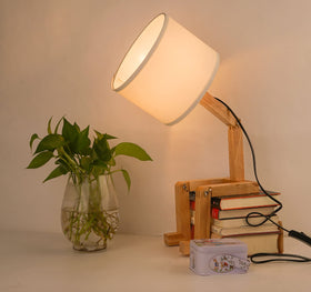 ELINKUME robot lamp wooden arms highlight adjustable posture for versatile desk lighting.