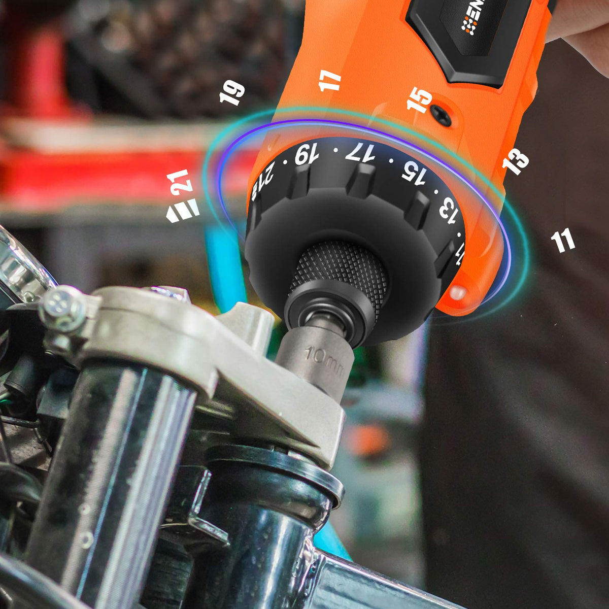ENERTWIST built-in LED light illuminates work surfaces during fastening