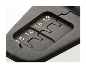 ENGINEER PA-09 handles crimp range AWG 32 to 20 in action.