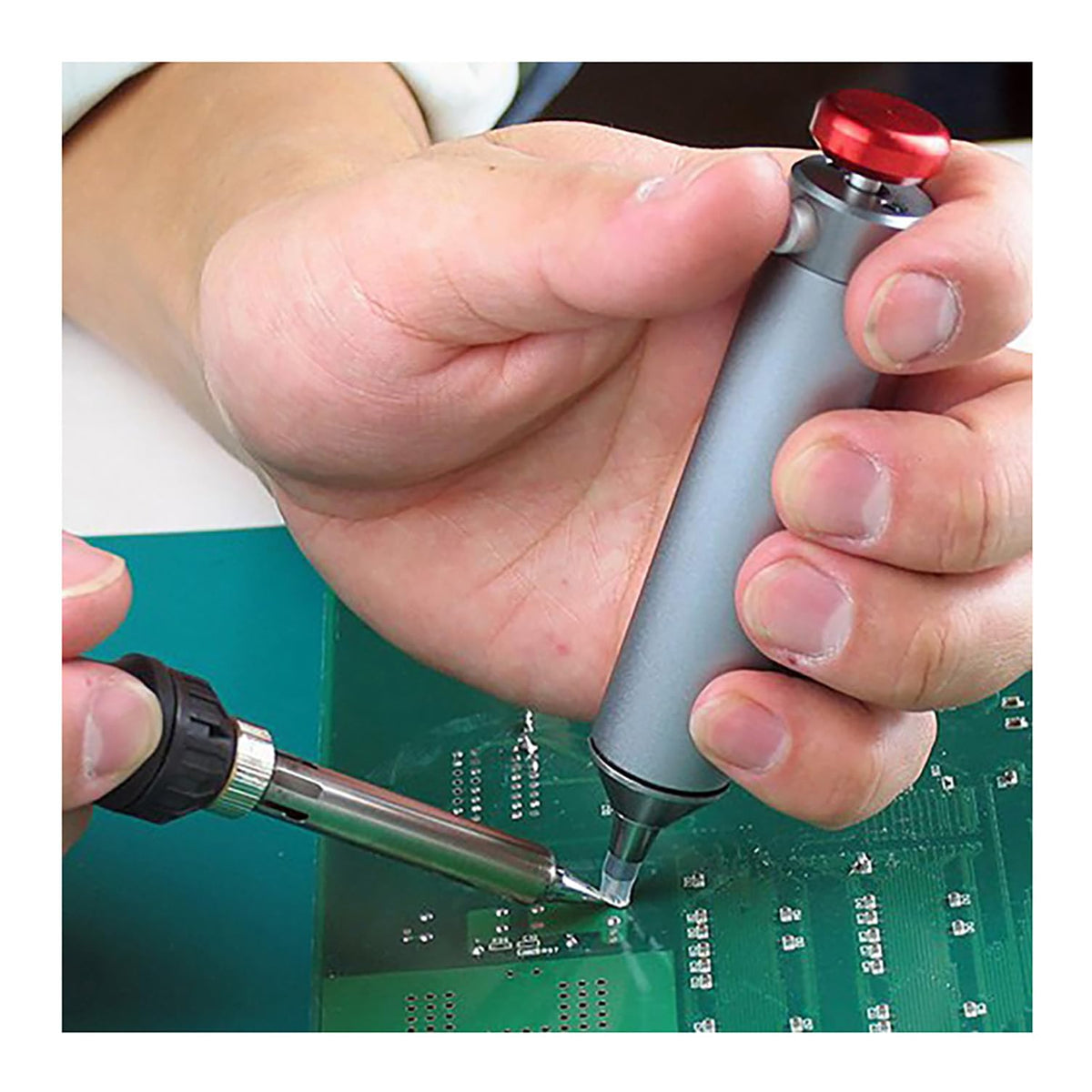 ENGINEER SS-03 self-cleaning shaft supports continuous desoldering work.